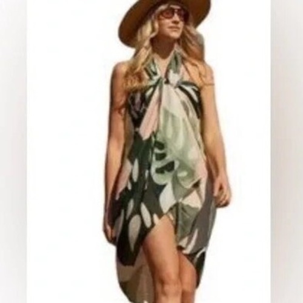Virginia Wolf Tropical Monstera Leaf Print Sarong Wrap Green Peach 100% Viscose‎